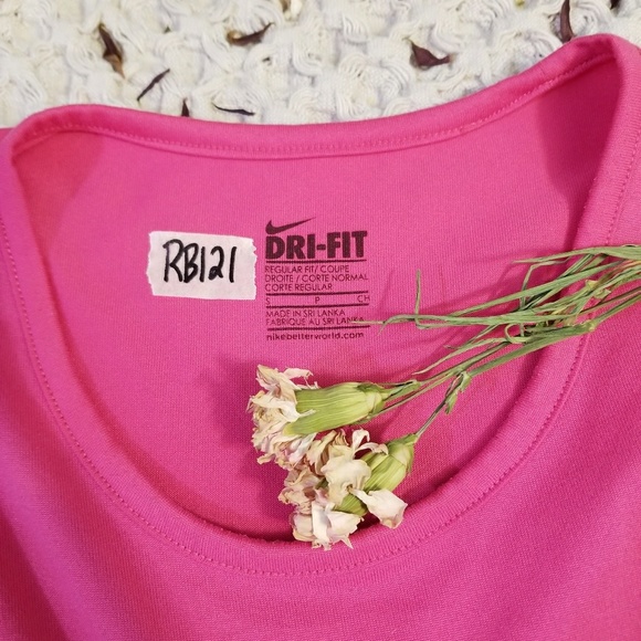 🌻🌺🌻NIKE GRAPHIC TANK TOP!! - Picture 4 of 6